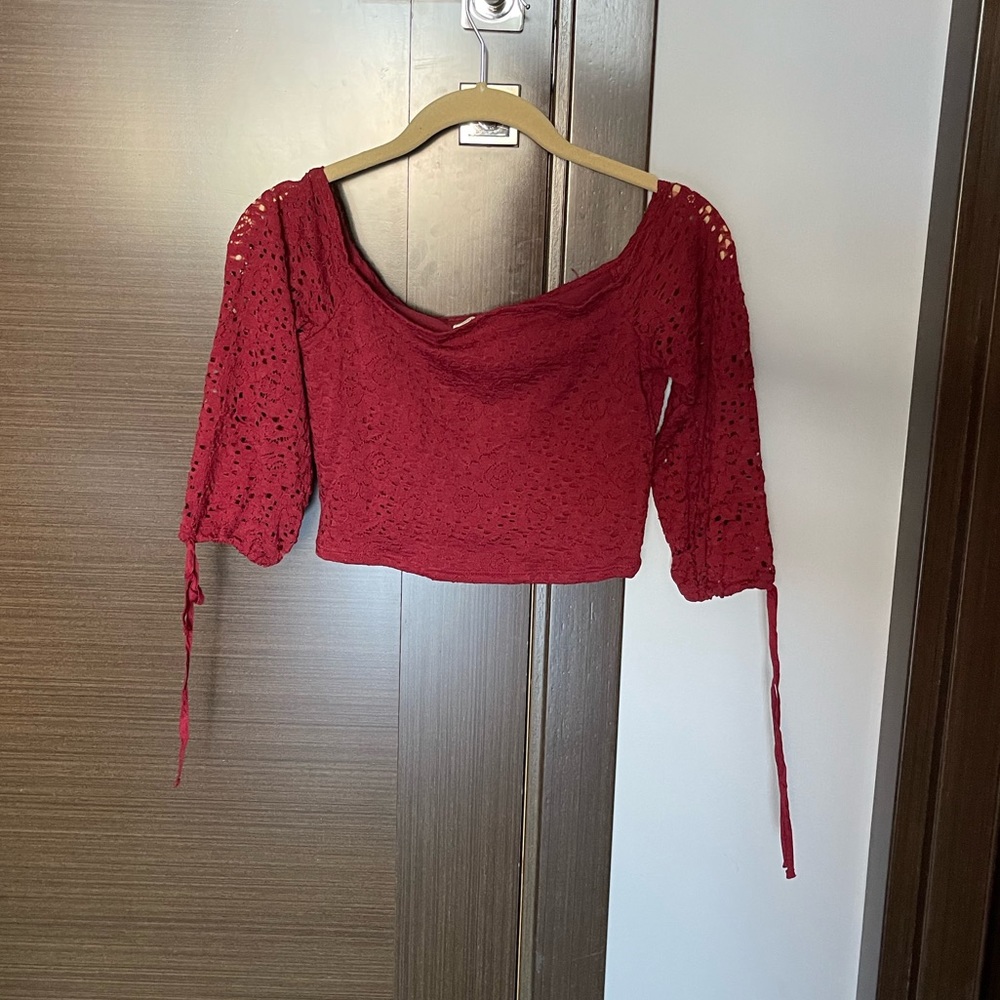 Hollister top